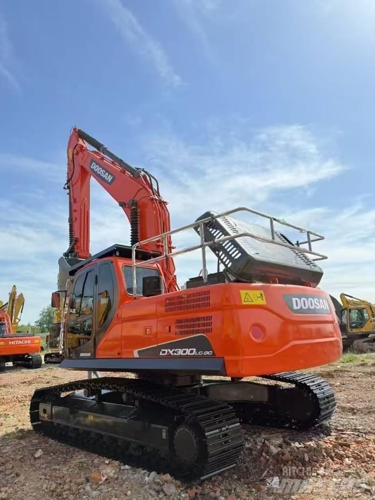 Doosan DX300LC-9C Bagri goseničarji