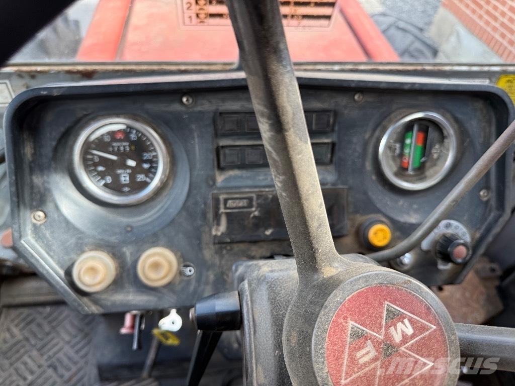 Massey Ferguson 699 Traktorji