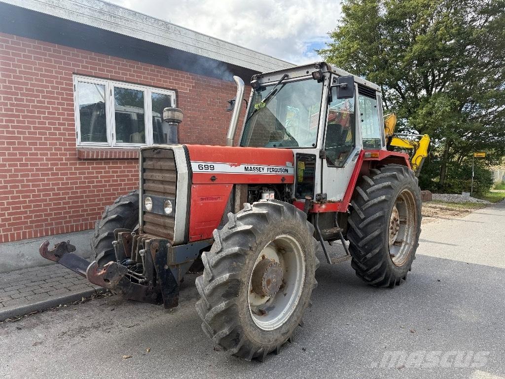 Massey Ferguson 699 Traktorji