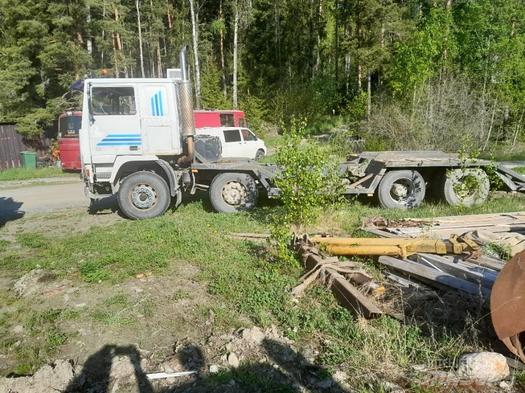 Volvo F12 Tovornjaki s kesonom/platojem