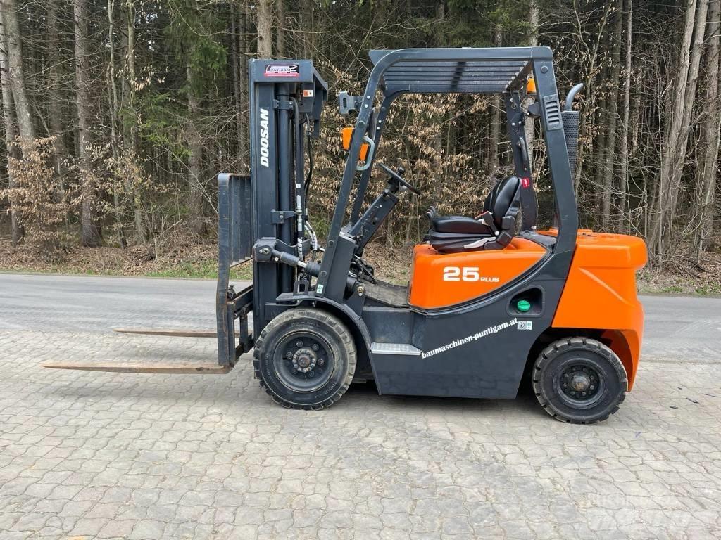 Doosan D 25 GP Dizelski viličarji