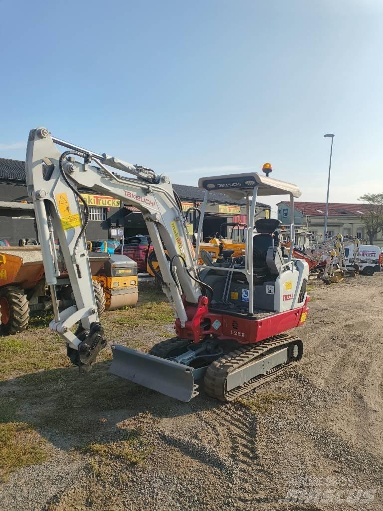 Takeuchi TB 225 Mini bagri <7t