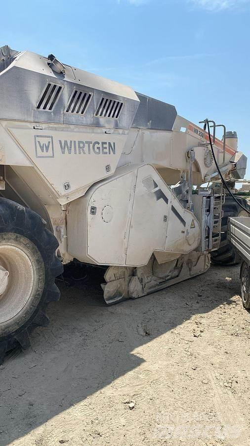 Wirtgen WR250i Stroji za recikliranje asfalta