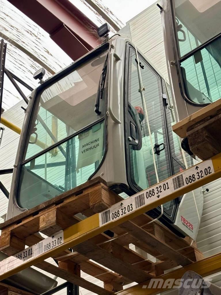 Takeuchi TB 225 Mini bagri <7t