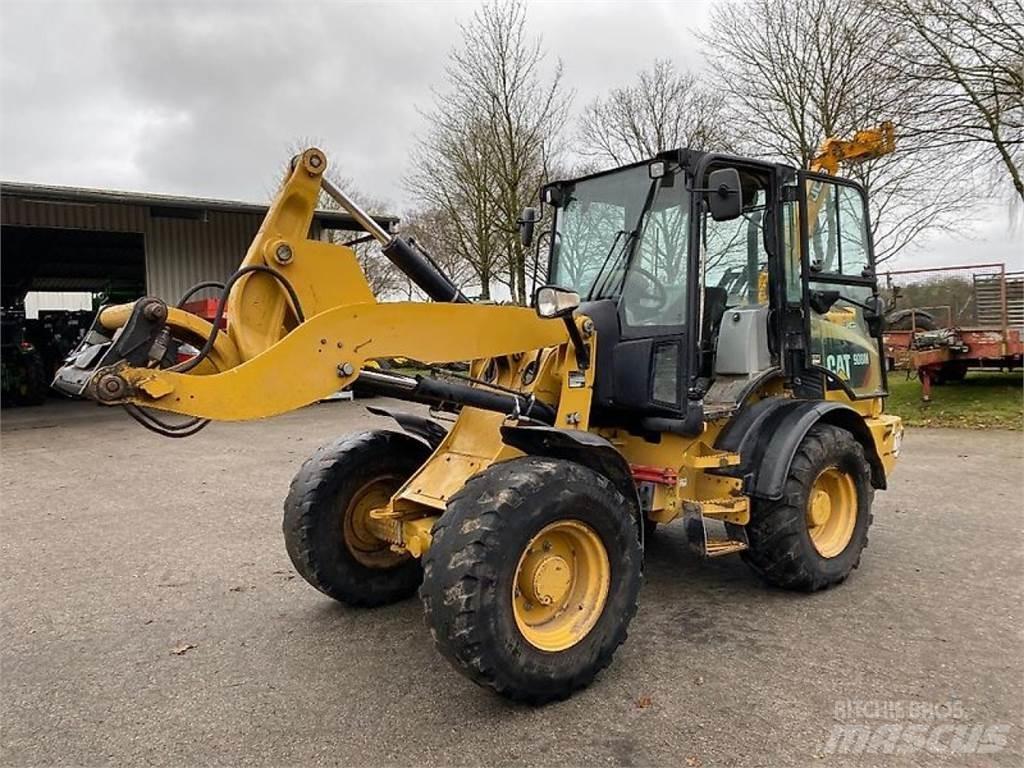 CAT 908M Kolesni nakladalci