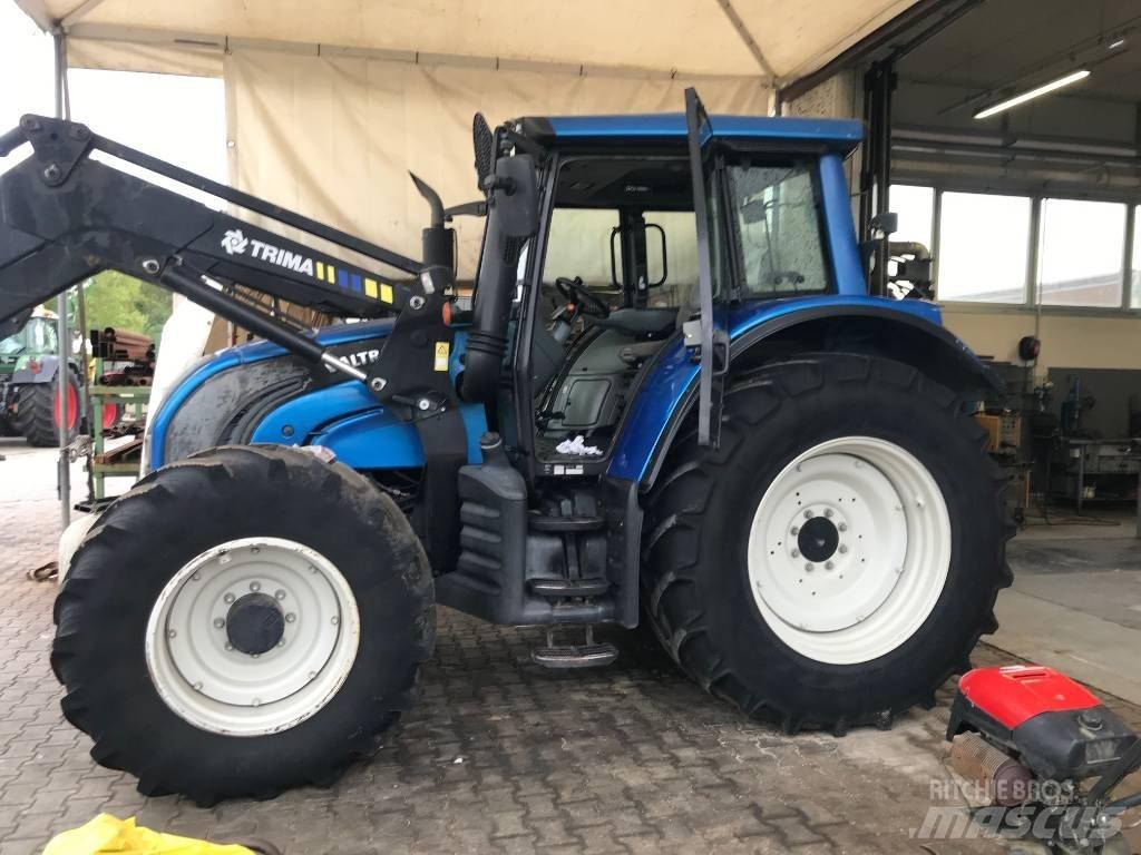 Valtra N 142 Traktorji