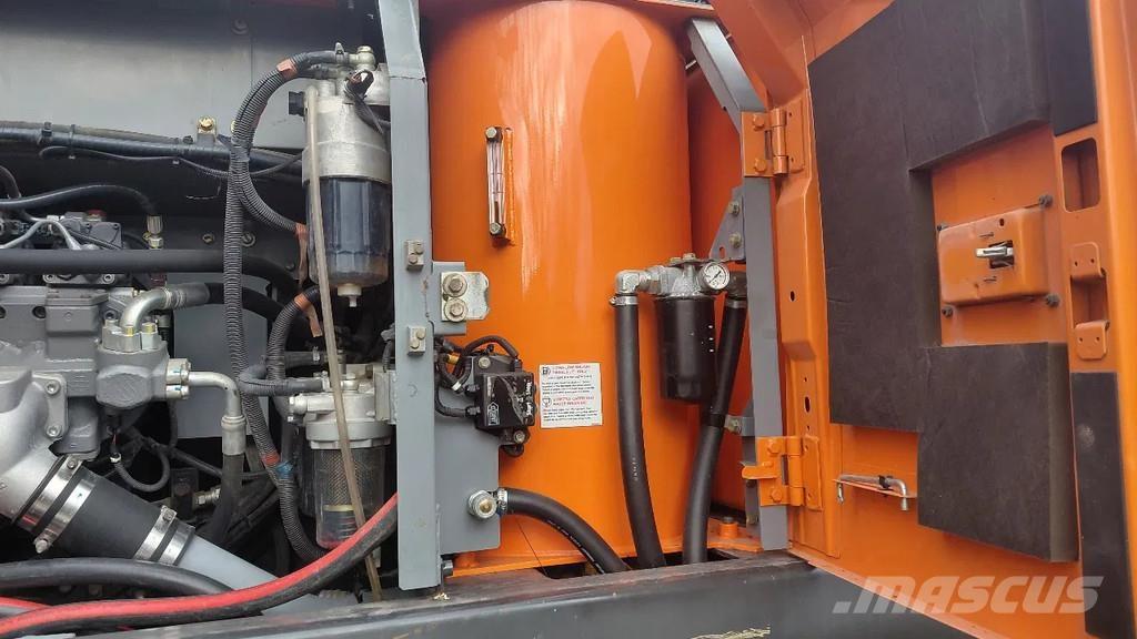 Hitachi ZX220W-5B Bagri na kolesih