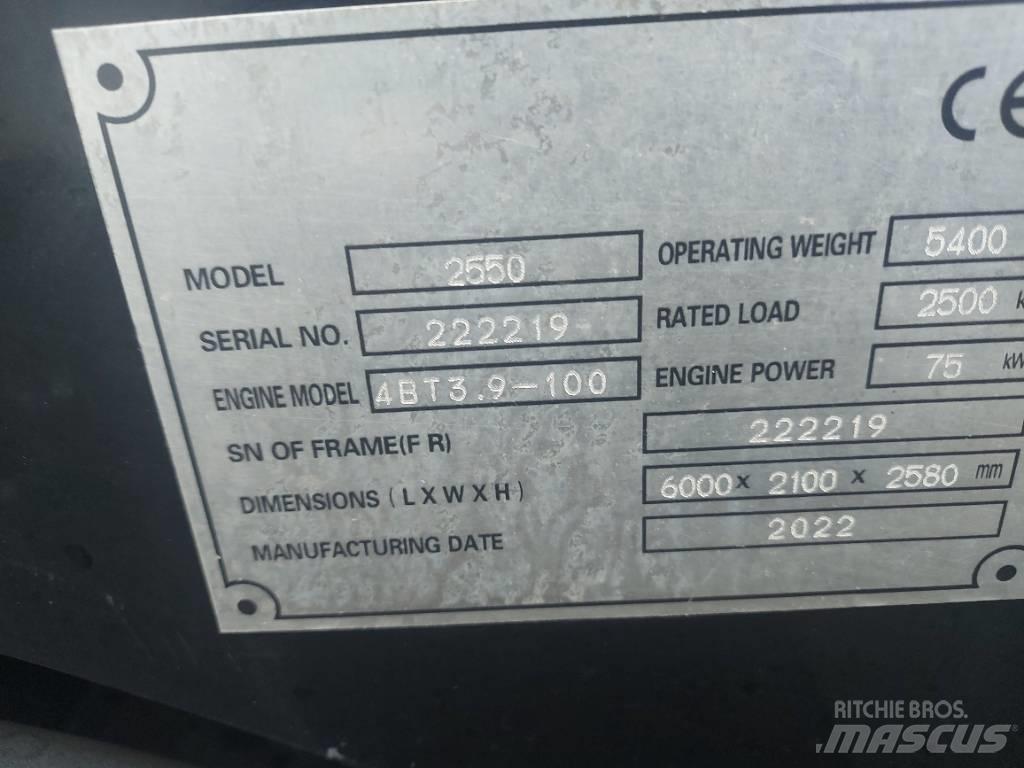  D-Machine  2550 Kolesni nakladalci