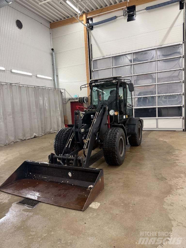  D-Machine  2550 Kolesni nakladalci