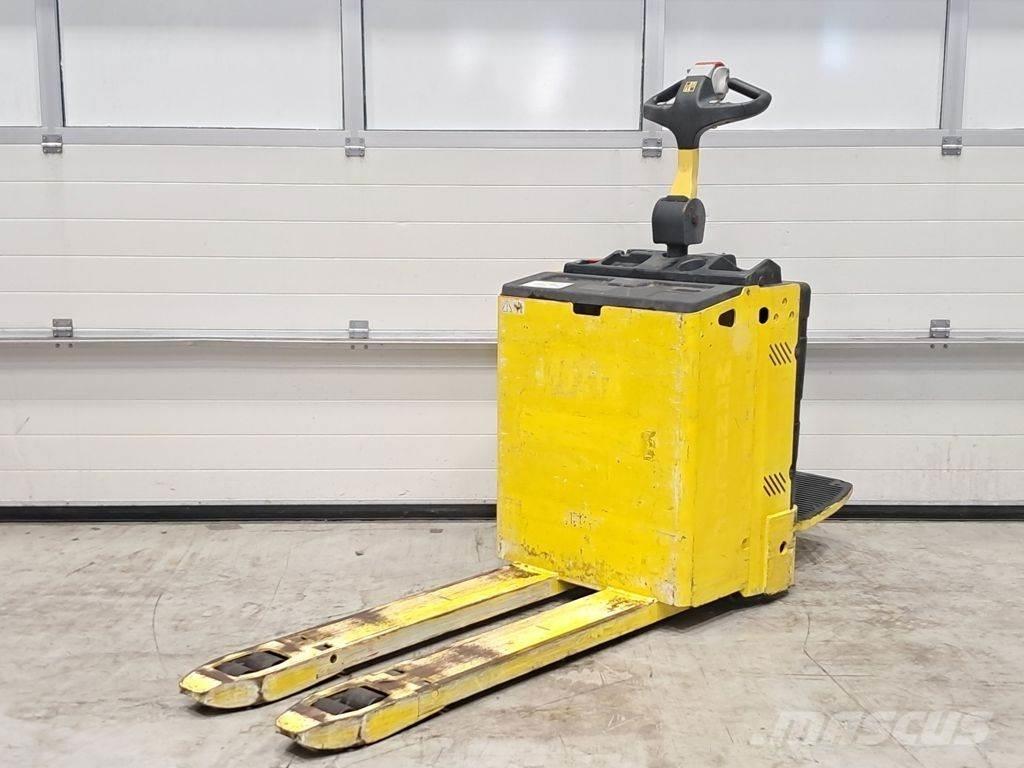 Hyster P2.OSE Električni nizko dvižni viličar s stojiščem