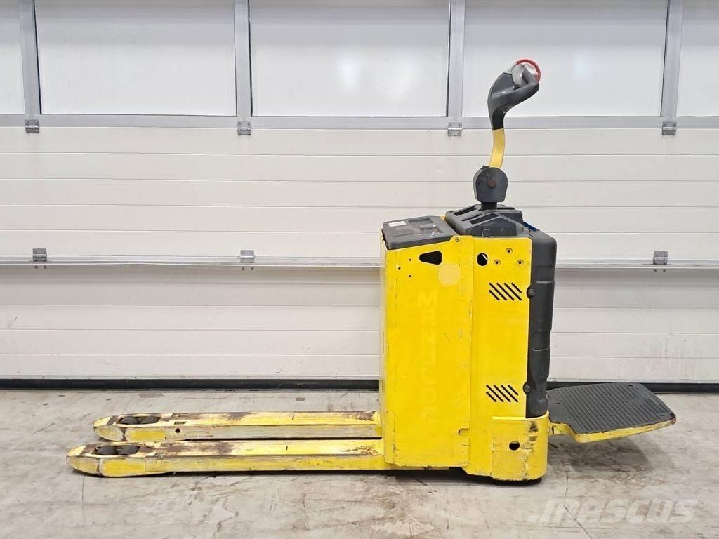 Hyster P2.OSE Električni nizko dvižni viličar s stojiščem