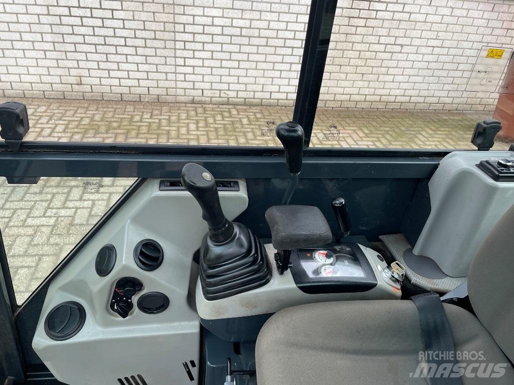 Komatsu PC 17 R-5 Mini bagri <7t
