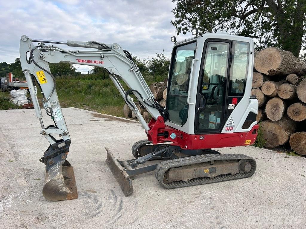 Takeuchi TB 225 Mini bagri <7t