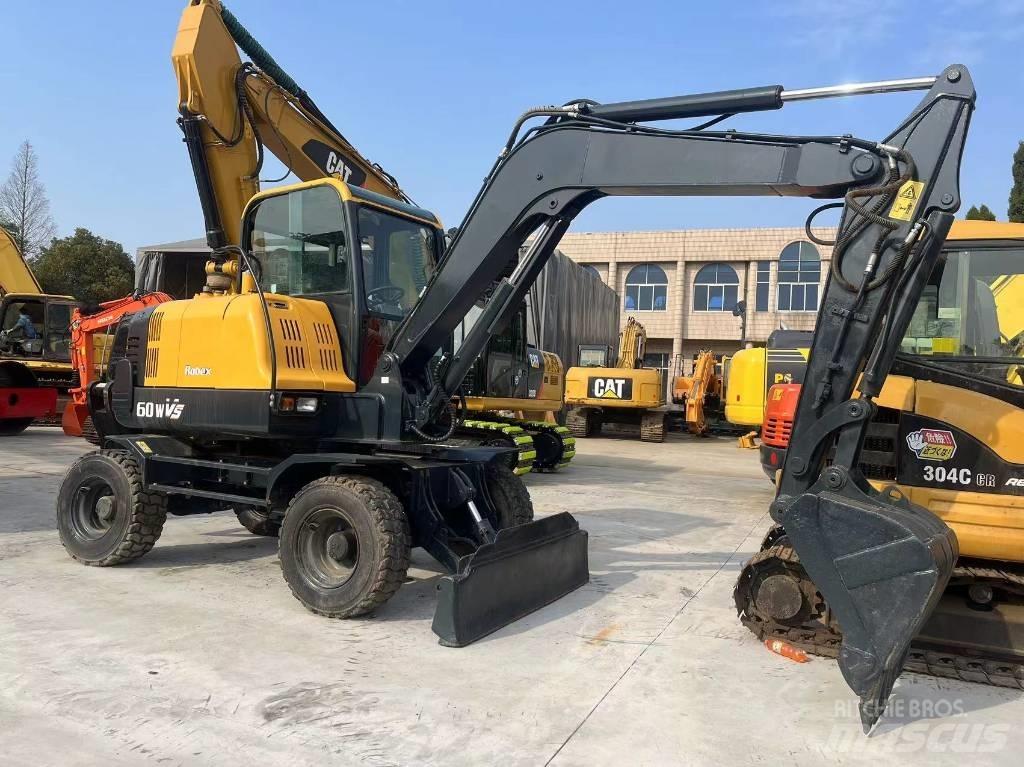 Hyundai R60W-9 Bagri na kolesih
