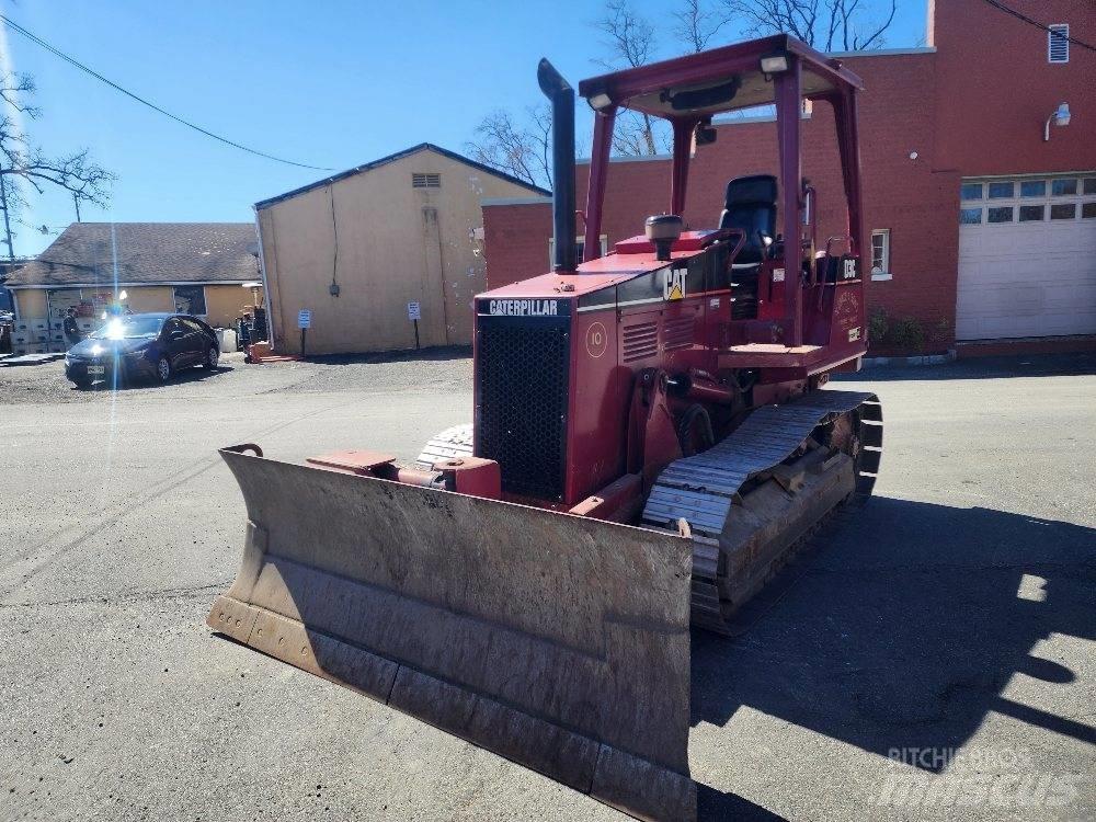CAT D 3 C III Buldožerji goseničarji