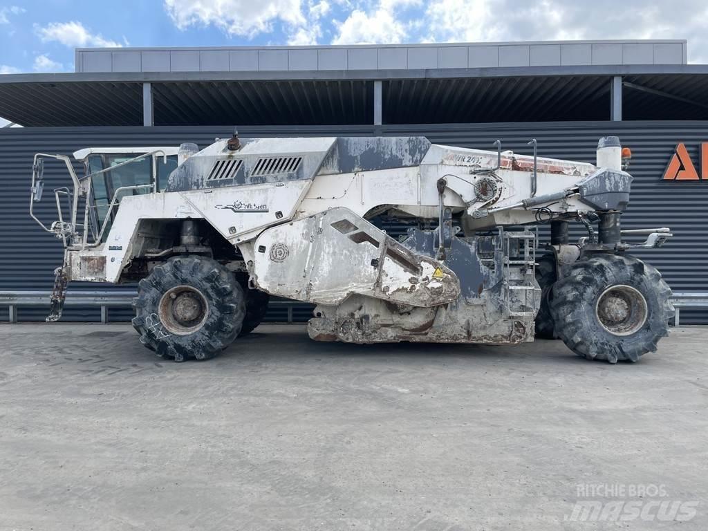 Wirtgen WR 240I Stroji za recikliranje asfalta