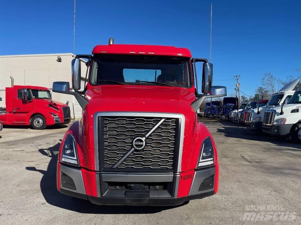 Volvo VNL64T300 Vlačilci