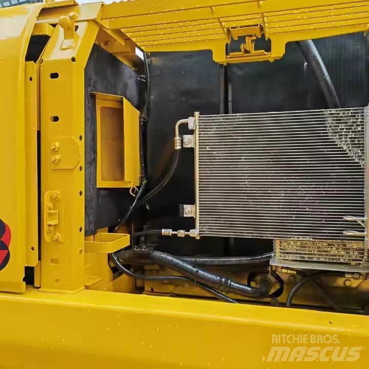 Komatsu PC220-8 Bagri goseničarji