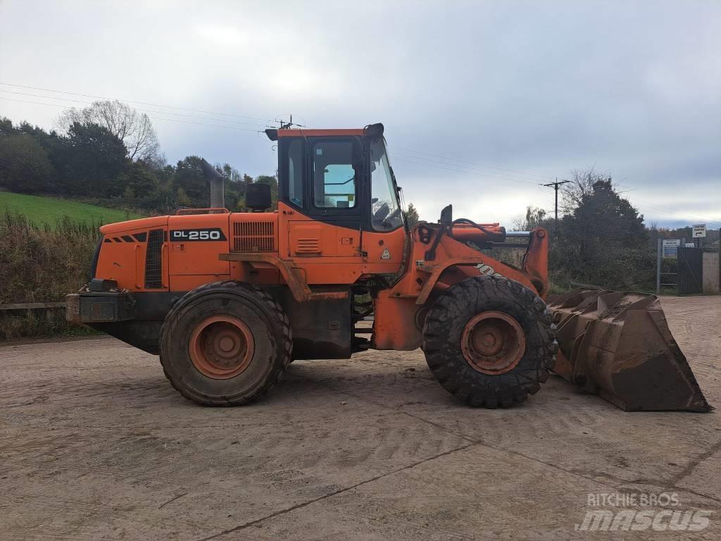 Doosan DL 250 Kolesni nakladalci