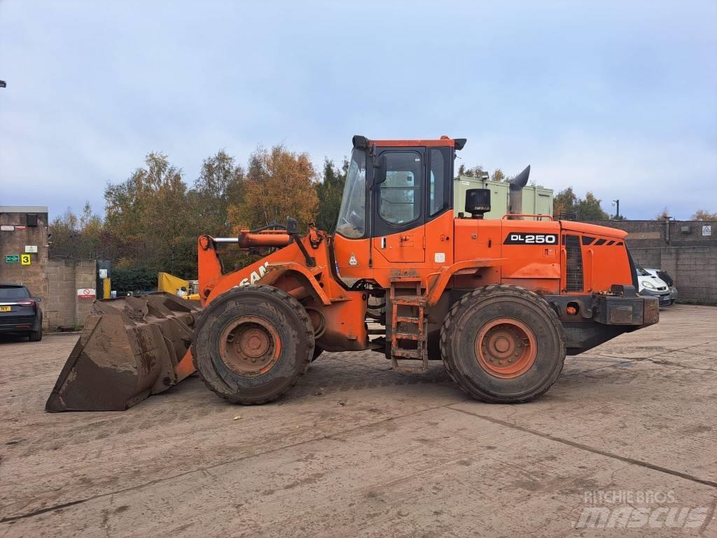 Doosan DL 250 Kolesni nakladalci