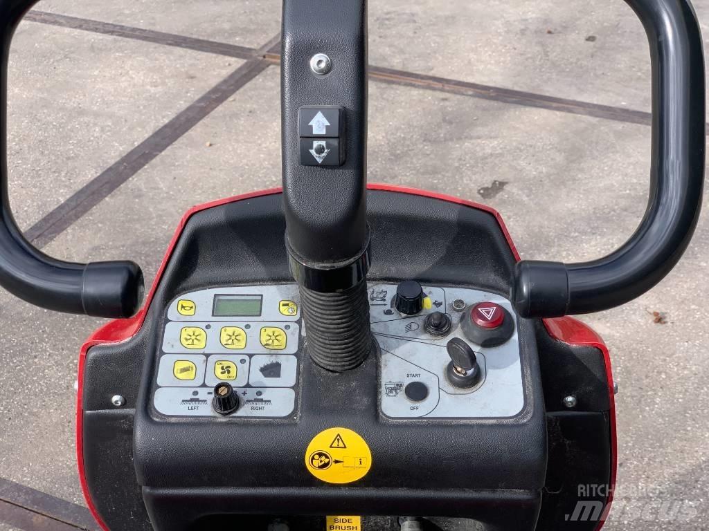  Sweep 1050E Cestni pometači