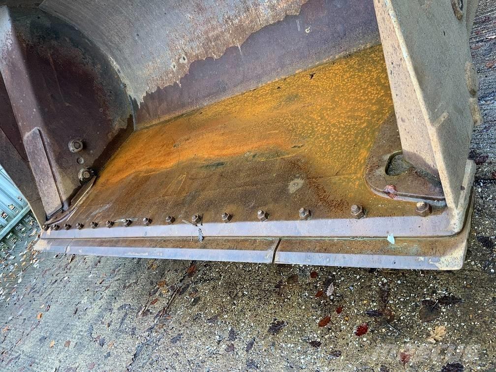 JCB 457 HT Kolesni nakladalci