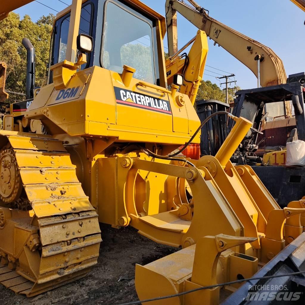 CAT D 6 M Buldožerji goseničarji
