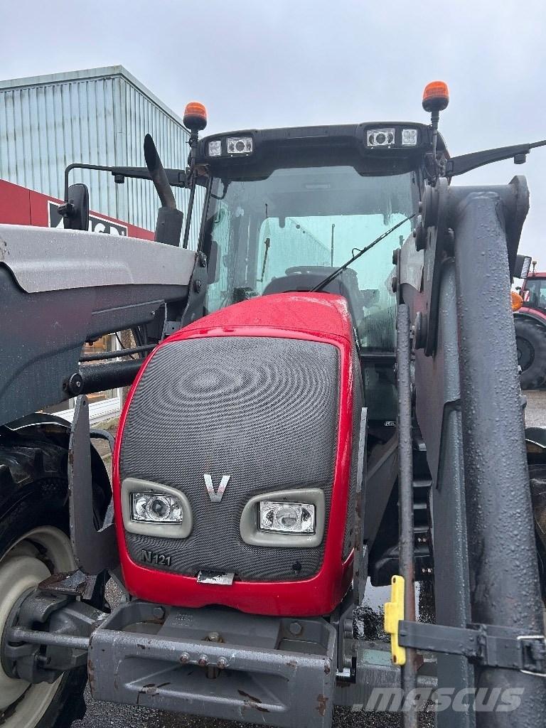 Valtra N 121 Traktorji
