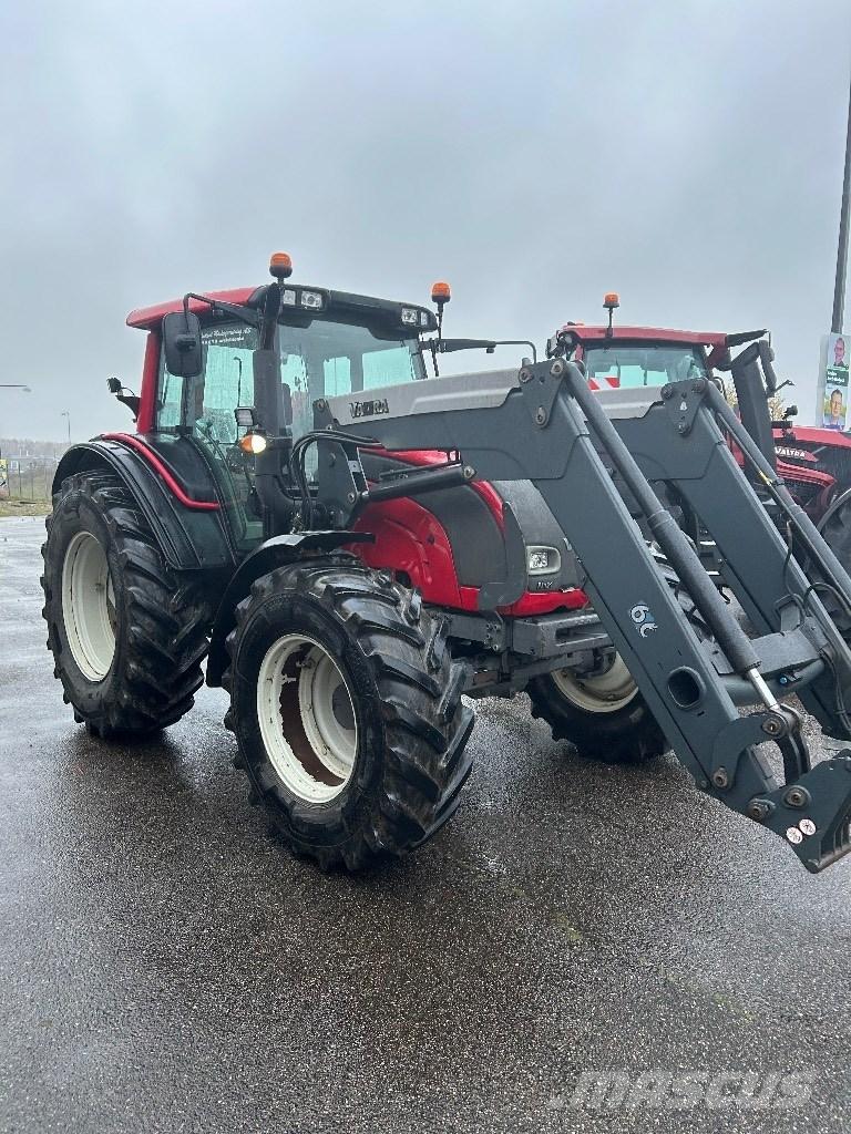 Valtra N 121 Traktorji
