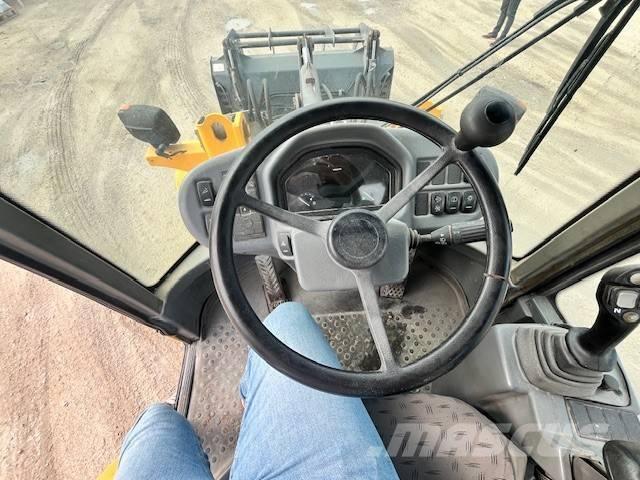 Volvo L 30 G Kolesni nakladalci