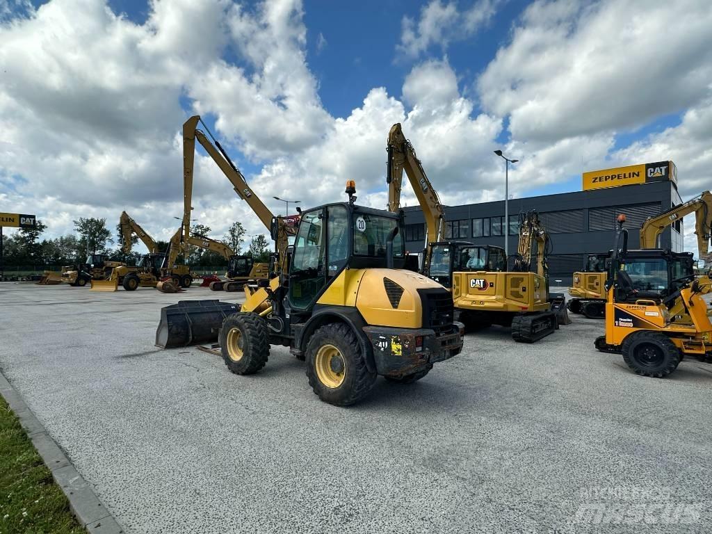 Komatsu WA 80 Kolesni nakladalci