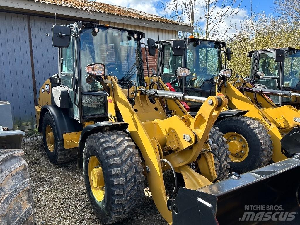 CAT 906 Kolesni nakladalci