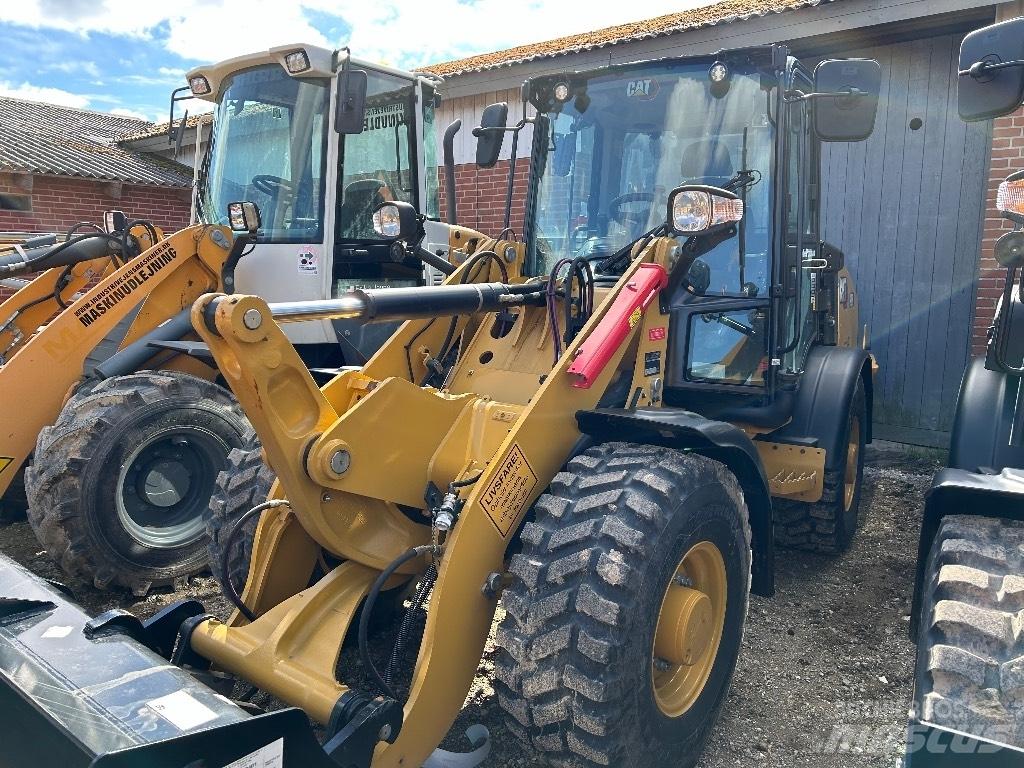 CAT 906 Kolesni nakladalci
