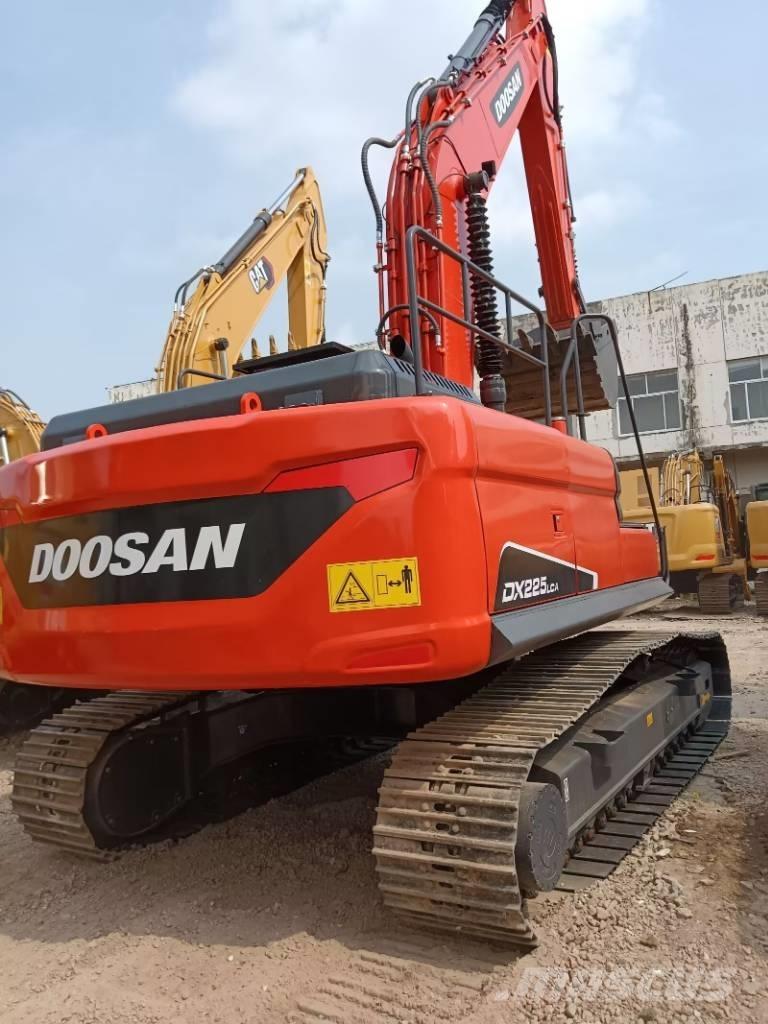 Doosan DX 225 LC Bagri goseničarji