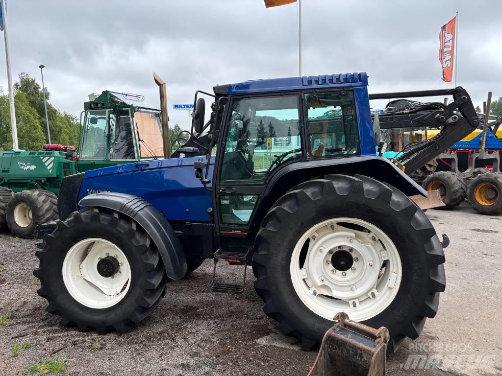 Valtra 8400 Traktorji