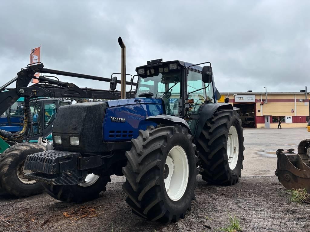 Valtra 8400 Traktorji