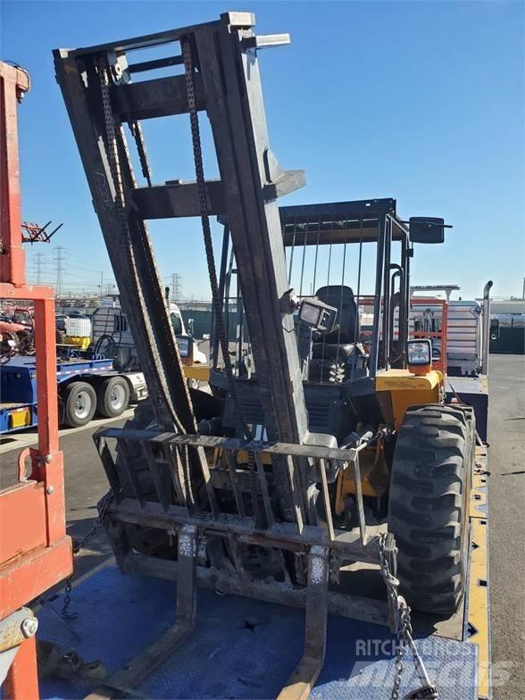 JCB 930 Terenski viličar