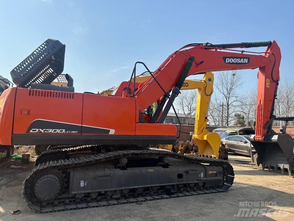 Doosan DX 300 Bagri goseničarji