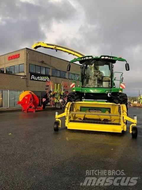 John Deere 8200 i Stroji za krmo na lastni pogon