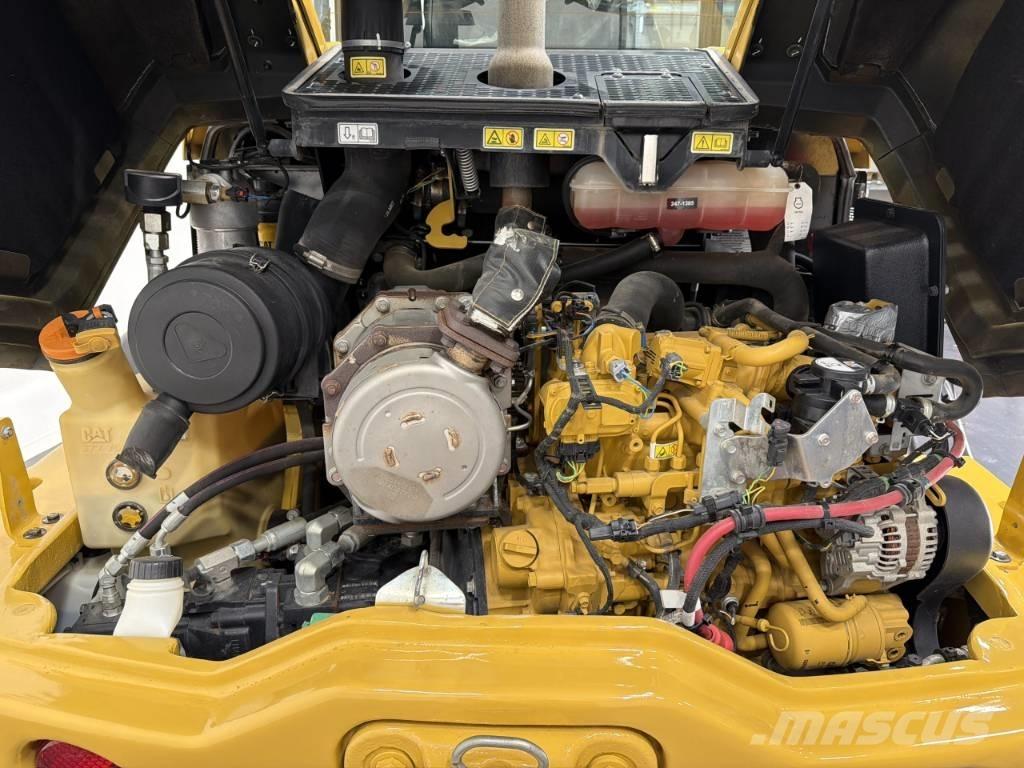 CAT 908M Kolesni nakladalci