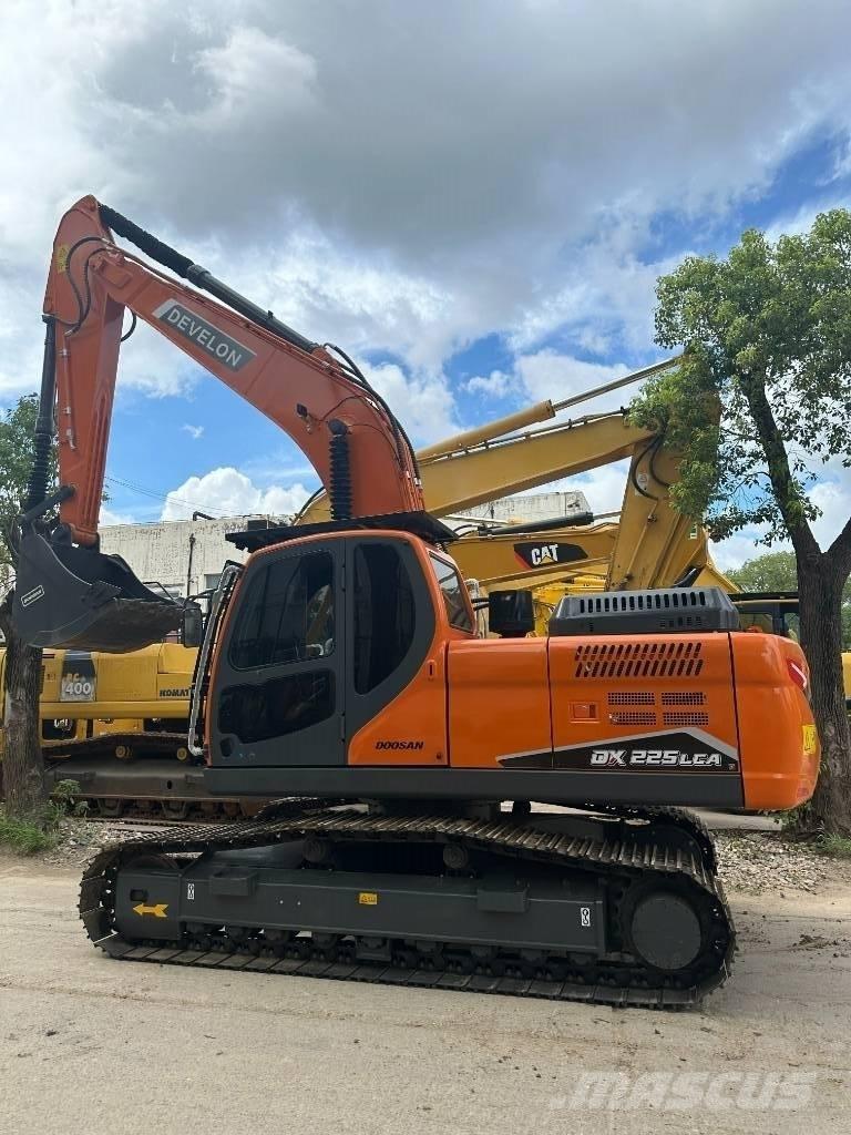 Develon DX 225 LCA Midi bagri 7t – 12t