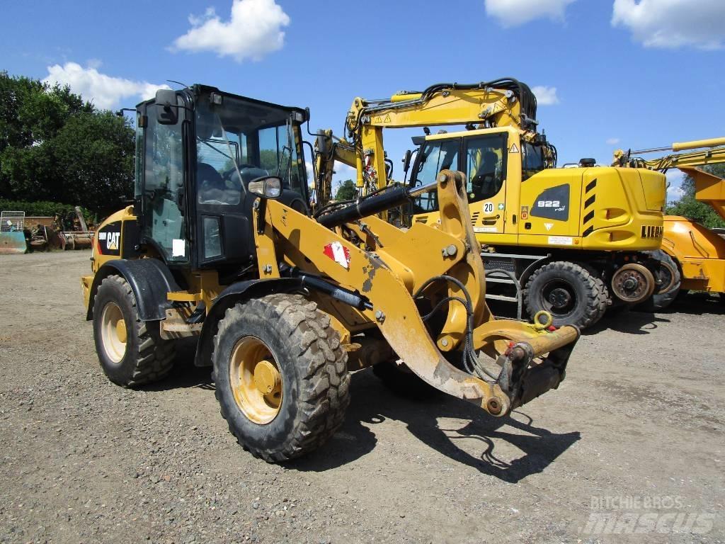 CAT 908 M Kolesni nakladalci