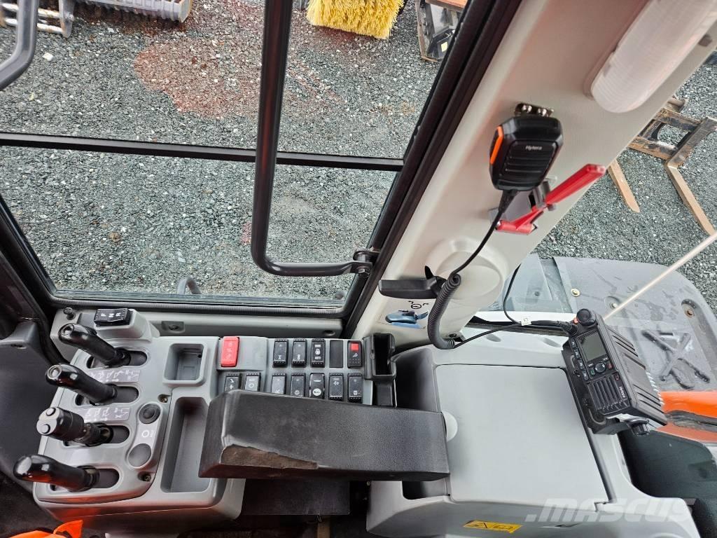 Hitachi ZW 180-6 Kolesni nakladalci