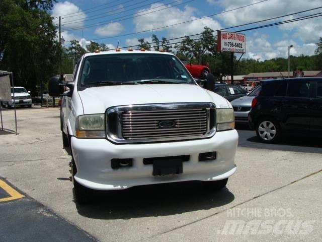 Ford F550 Tovornjaki s kesonom/platojem