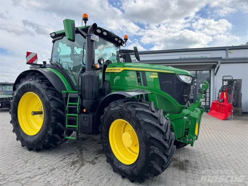 John Deere 6R 250 Traktorji