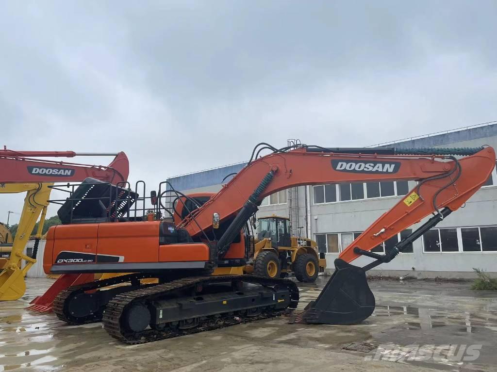 Doosan DX 300 LC Bagri goseničarji