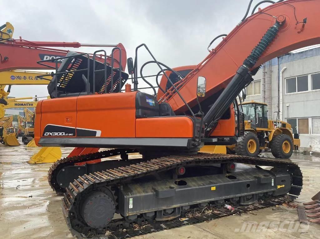 Doosan DX 300 LC Bagri goseničarji