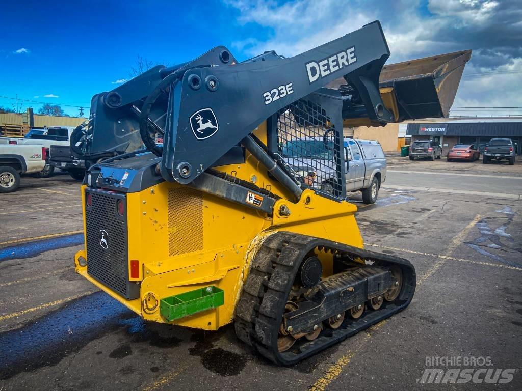 John Deere 323 E Skid steer mini nakladalci