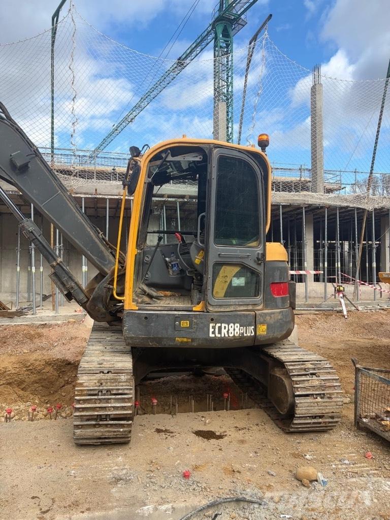 Volvo ECR 88 PLUS Midi bagri 7t – 12t