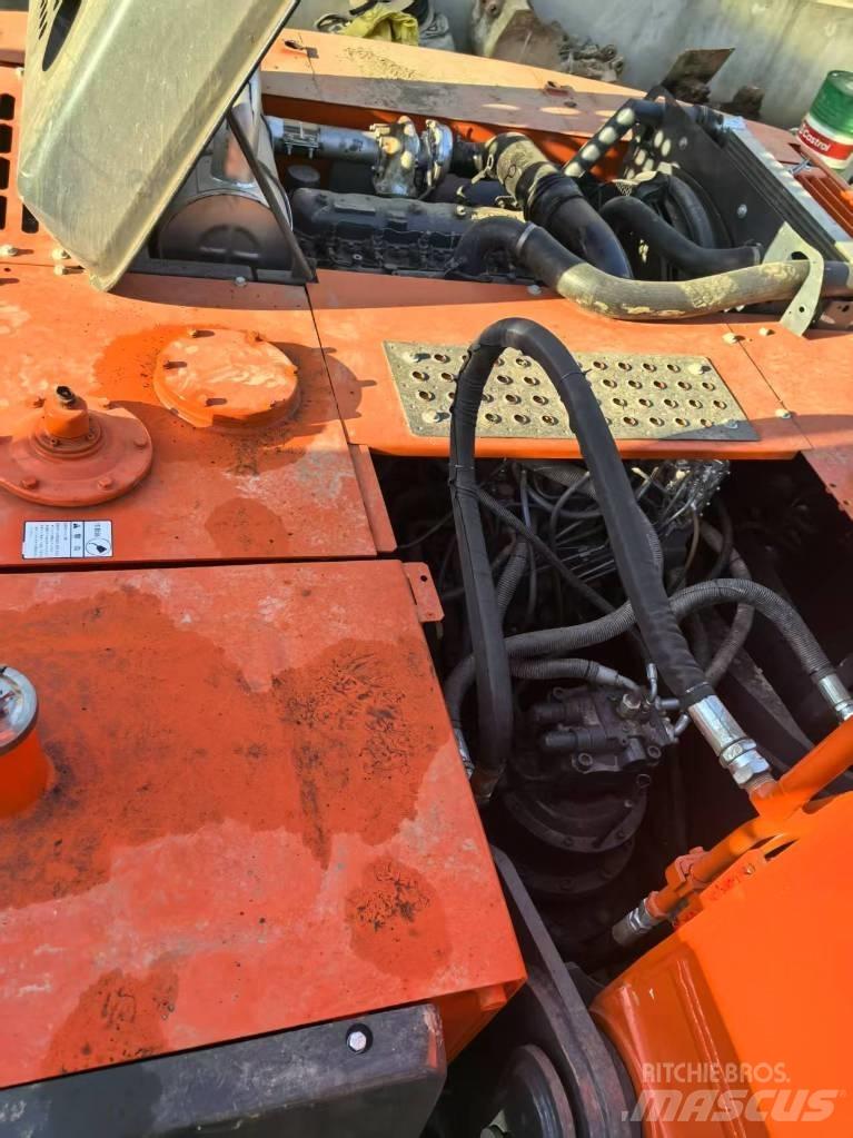 Hitachi ZX 240-3 Bagri goseničarji